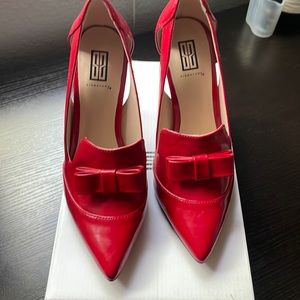 Red pumps